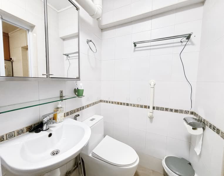 442 Sin Ming Avenue, 442 Sin Ming Avenue, 4 Bedrooms, 1,345 sqft, HDB Flat For Sale, by Sara Ho, 500172537 - Bathroom - PropertyGuru.com.sg