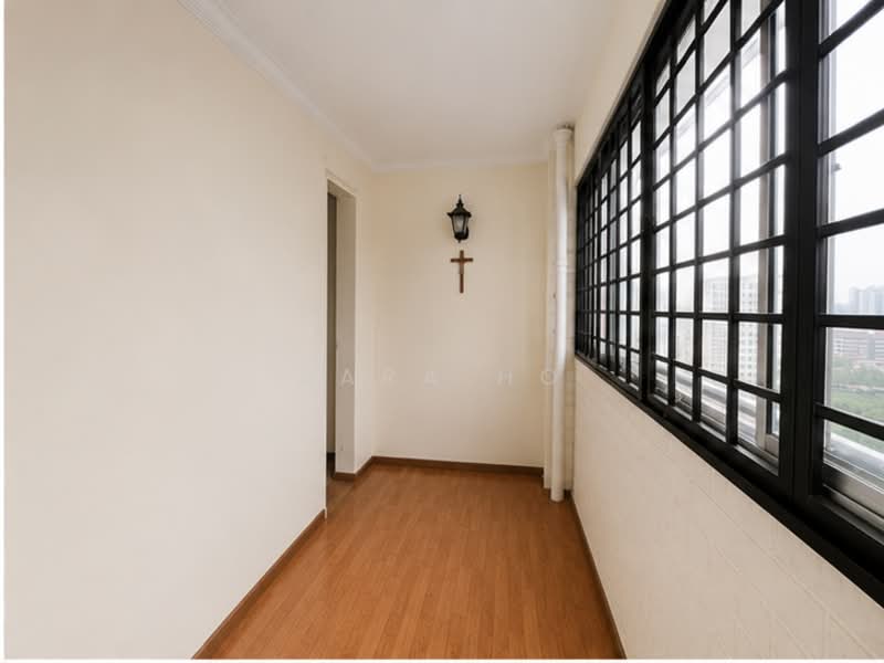 442 Sin Ming Avenue, 442 Sin Ming Avenue, 4 Bedrooms, 1,345 sqft, HDB Flat For Sale, by Sara Ho, 500172537 - Access balcony - PropertyGuru.com.sg