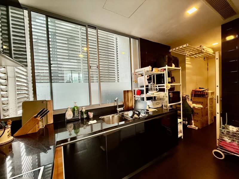 Helios Residences, 15 Cairnhill Circle, 2 Bedrooms, 1,281 sqft, Condominium For Rent, by Elaine Goh, 500172542 - Kitchen - PropertyGuru.com.sg