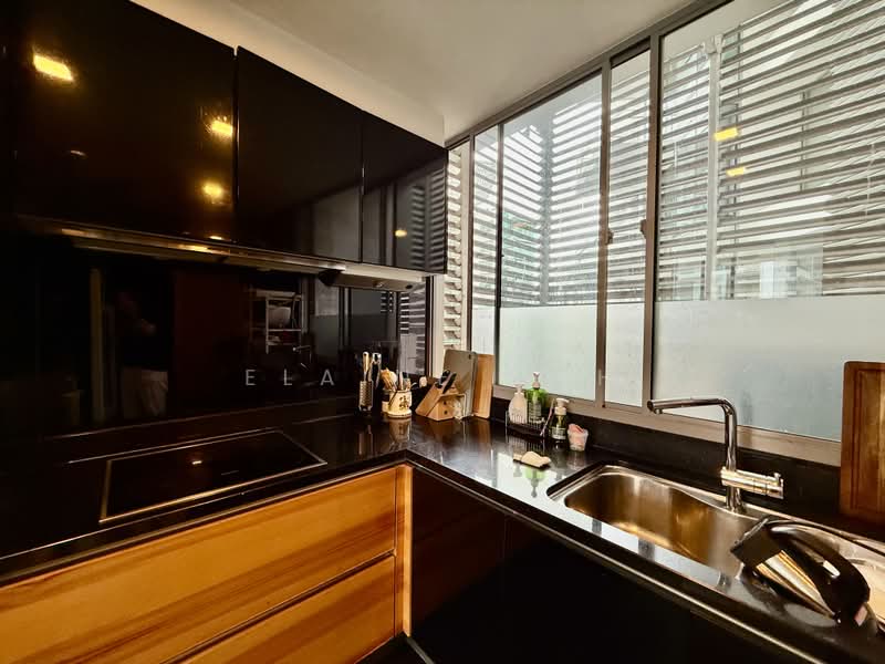 Helios Residences, 15 Cairnhill Circle, 2 Bedrooms, 1,281 sqft, Condominium For Rent, by Elaine Goh, 500172542 - Kitchen - PropertyGuru.com.sg