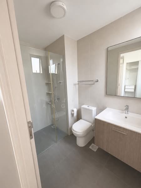 The Amore, 55A Edgedale Plains, 5 Bedrooms, 1,475 sqft, Executive Condominium For Rent, by Beatrice Pang 彭诗盈, 500172553 - Junior Master Bath - PropertyGuru.com.sg