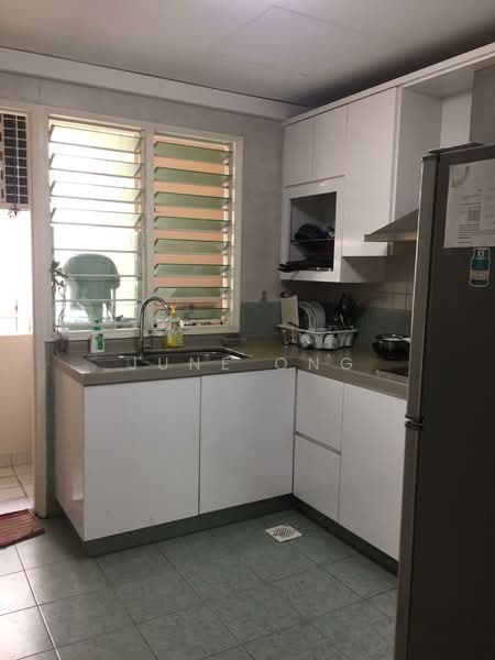 Estella Gardens, 29 Flora Road, 2 Bedrooms, 936 sqft, Condominium For Rent, by June Ong, 500172556 - Kitchen - PropertyGuru.com.sg