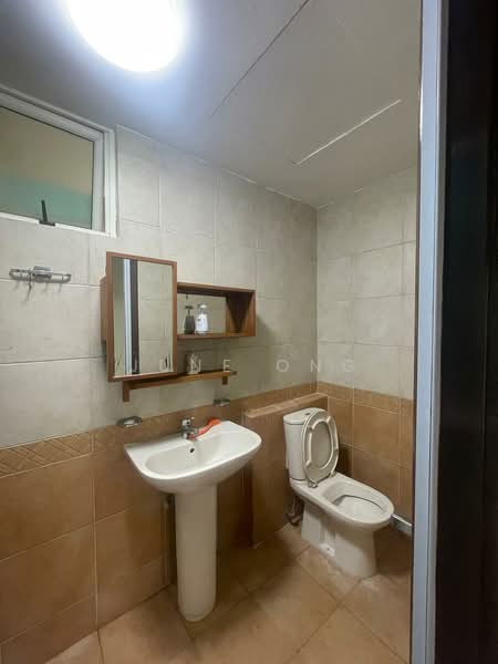 Estella Gardens, 29 Flora Road, 2 Bedrooms, 936 sqft, Condominium For Rent, by June Ong, 500172556 - Bathroom - PropertyGuru.com.sg