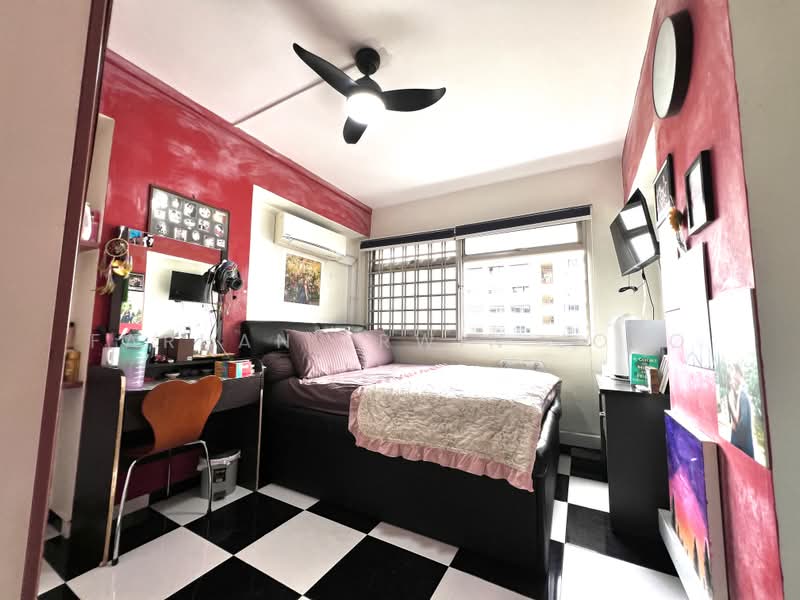 876 Woodlands Avenue 9, 876 Woodlands Avenue 9, 3 Bedrooms, 1,302 sqft, HDB Flat For Sale, by Farhan Erwin Joko, 500172563 - Bedroom - PropertyGuru.com.sg