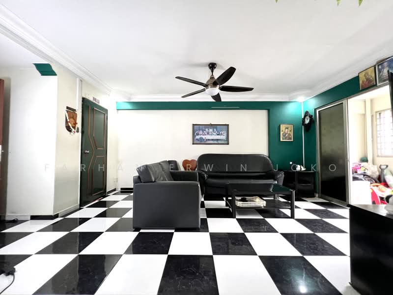 876 Woodlands Avenue 9, 876 Woodlands Avenue 9, 3 Bedrooms, 1,302 sqft, HDB Flat For Sale, by Farhan Erwin Joko, 500172563 - Living Room - PropertyGuru.com.sg