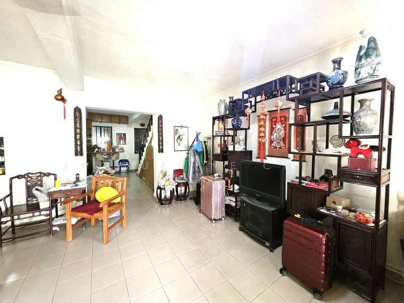 Sennett Estate, Siang Kuang Avenue, 4 Bedrooms, 2,500 sqft, Terraced House For Sale, by Jacqueline Chua 蔡慧珍, 500172565 - Living Room - PropertyGuru.com.sg
