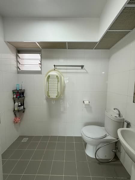 573C Woodlands Glen, 573C Woodlands Drive 16, 3 Bedrooms, 1,001 sqft, HDB Flat For Sale, by Rusydi Yusoff, 500172568 - Bathroom - PropertyGuru.com.sg