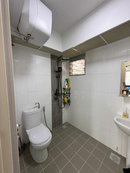 573C Woodlands Glen, 573C Woodlands Drive 16, 3 Bedrooms, 1,001 sqft, HDB Flat For Sale, by Rusydi Yusoff, 500172568 - Bathroom - PropertyGuru.com.sg