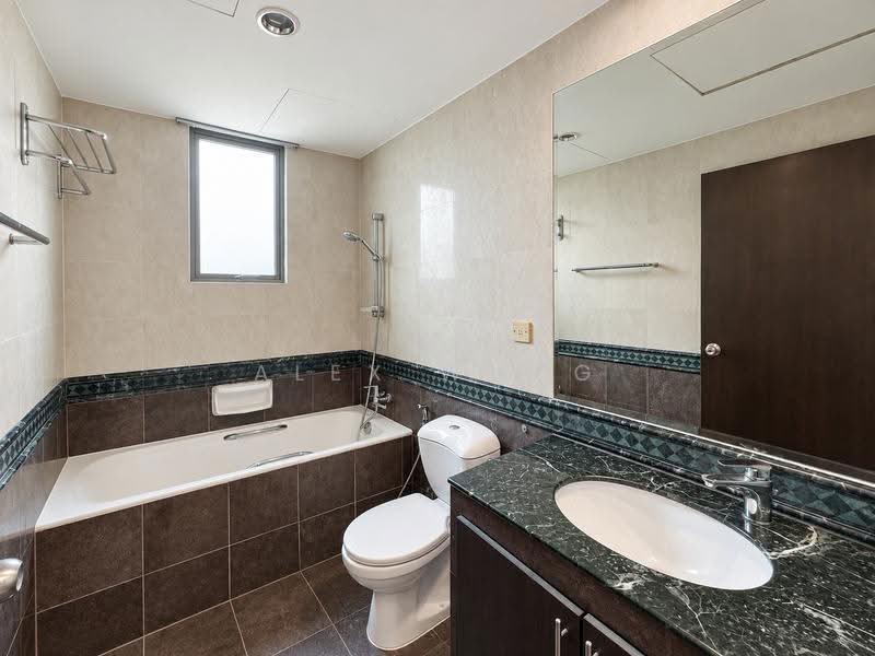 Landbay Condo, 7 Jalan Hajijah, Bedok / Upper East Coast, 3 Bedrooms, 1,141 sqft, Condominium For Rent, by Alex Wong, 500172581 - Master Bathroom - PropertyGuru.com.sg