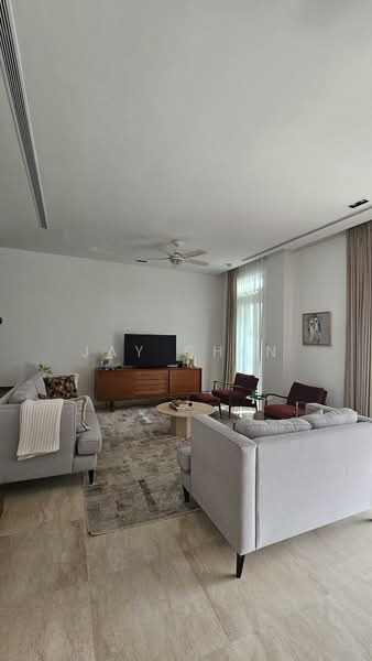 Gallop Green, 13 Woollerton Park, 5 Bedrooms, 4,338 sqft, Condominium For Sale, by Jay Chen, 500172583 - Living Room - PropertyGuru.com.sg