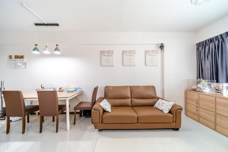 504D Yishun Street 51, 504D Yishun Street 51, 3 Bedrooms, 1,001 sqft, HDB Flat For Sale, by Esther Chin, 500172623 - Living Room - PropertyGuru.com.sg