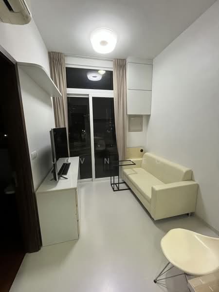 Suites @ Topaz, 3 Topaz Road, 1 Bedroom, 317 sqft, Condominium For Rent, by Jovin Yeo, 500172628 - Living Room - PropertyGuru.com.sg