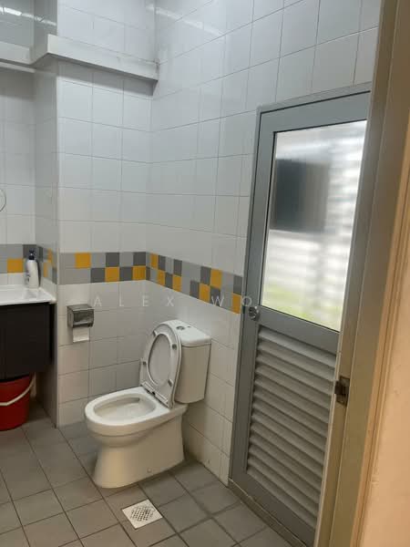Unity Centre, 51 Bukit Batok Crescent, 915 sqft, Light Industrial (B1) For Sale, by Alex Wong, 500172629 - Bathroom - CommercialGuru.com.sg