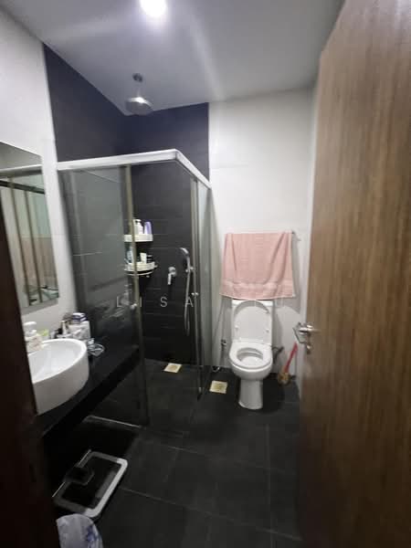 Parc Rosewood, 71 Rosewood Drive, 2 Bedrooms, 1,335 sqft, Condominium For Sale, by Lisa Liu, 500172676 - Bathroom - PropertyGuru.com.sg