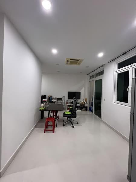 Parc Rosewood, 71 Rosewood Drive, 2 Bedrooms, 1,335 sqft, Condominium For Sale, by Lisa Liu, 500172676 - Living Room - PropertyGuru.com.sg