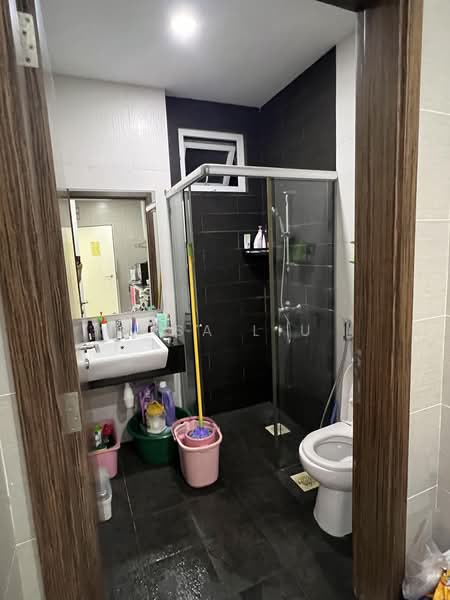 Parc Rosewood, 71 Rosewood Drive, 2 Bedrooms, 1,335 sqft, Condominium For Sale, by Lisa Liu, 500172676 - Bathroom - PropertyGuru.com.sg