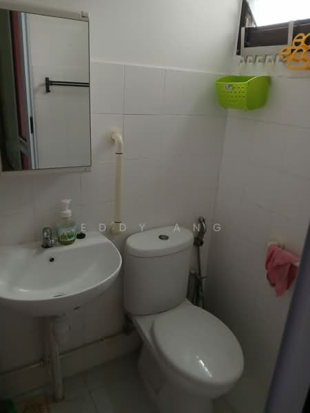 371 Clementi Avenue 4, 371 Clementi Avenue 4, Room Rental, 1,000 sqft, HDB Flat For Rent, by Eddy Ang, 500172683 - Bathroom - PropertyGuru.com.sg