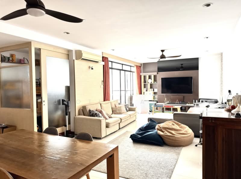 Mandarin Gardens, 5 Siglap Road, 3 Bedrooms, 1,572 sqft, Condominium For Sale, by Jyoti Chawla, 500172689 - Living Room - PropertyGuru.com.sg