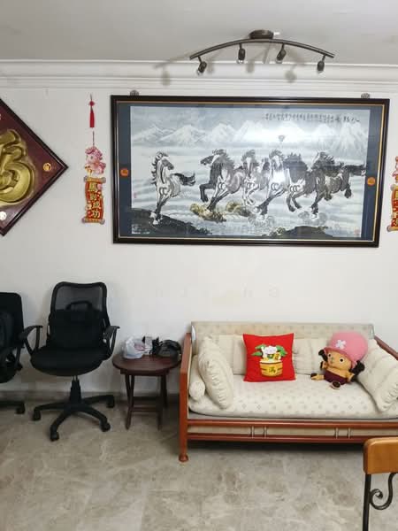 974 Hougang Street 91, 974 Hougang Street 91, 3 Bedrooms, 1,475 sqft, HDB Flat For Sale, by Kenji Ng, 500172694 - Living Room - PropertyGuru.com.sg