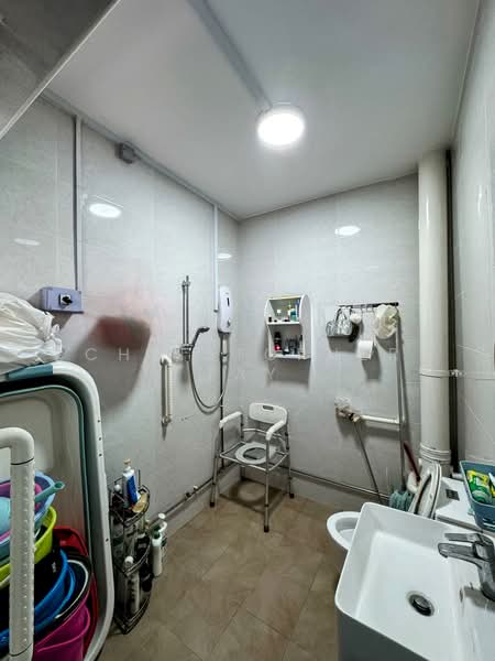 842 Sims Avenue, 842 Sims Avenue, 4 Bedrooms, 1,604 sqft, HDB Flat For Sale, by Christopher Tay, 500172737 - Bathroom - PropertyGuru.com.sg