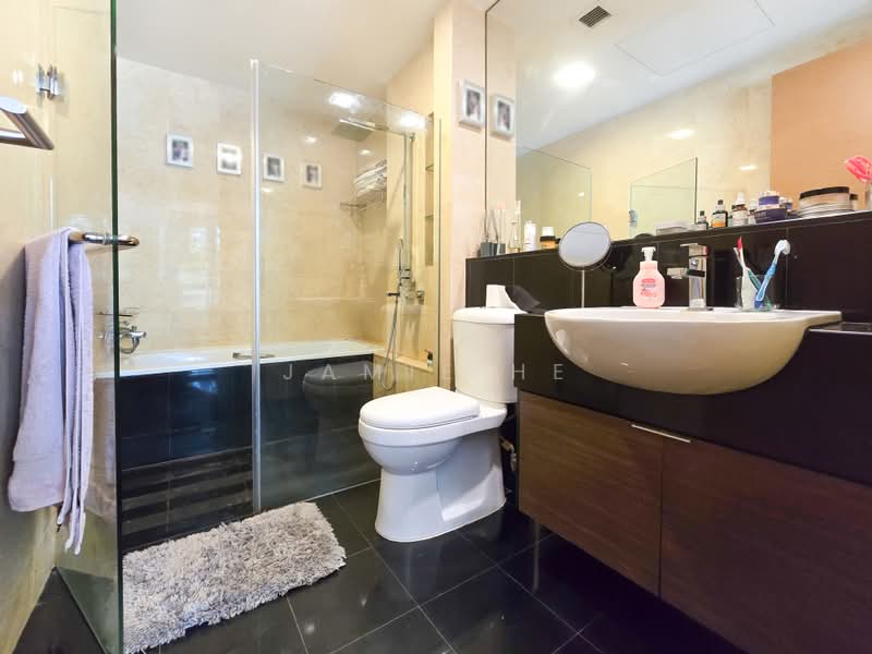 Freehold Large 2 Bedroom 680m to Dakota MRT, , 2 Bedrooms, 958 sqft, Condominium For Sale, by Jamie He, 500172762 - Bathroom - PropertyGuru.com.sg