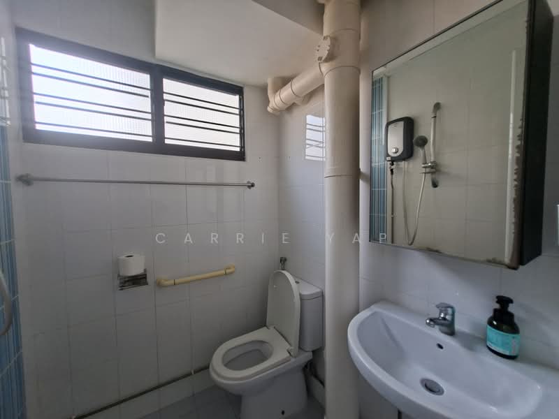127 Ang Mo Kio Avenue 3, 127 Ang Mo Kio Avenue 3, Studio, 350 sqft, HDB Flat For Rent, by Carrie Yap, 500172763 - Bathroom - PropertyGuru.com.sg