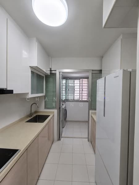130B Lorong 1 Toa Payoh, 130B Lorong 1 Toa Payoh, 2 Bedrooms, 732 sqft, HDB Flat For Sale, by Chan Chang Rong, 500172797 - Kitchen - PropertyGuru.com.sg