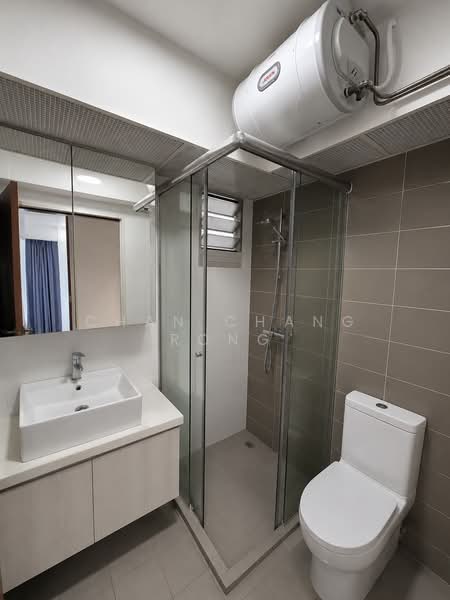 130B Lorong 1 Toa Payoh, 130B Lorong 1 Toa Payoh, 2 Bedrooms, 732 sqft, HDB Flat For Sale, by Chan Chang Rong, 500172797 - Bathroom - PropertyGuru.com.sg