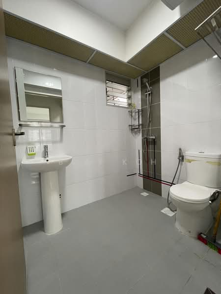 216A Compassvale Drive, 216A Compassvale Drive, 3 Bedrooms, 990 sqft, HDB Flat For Sale, by Blay Koh, 500172802 - Bathroom - PropertyGuru.com.sg