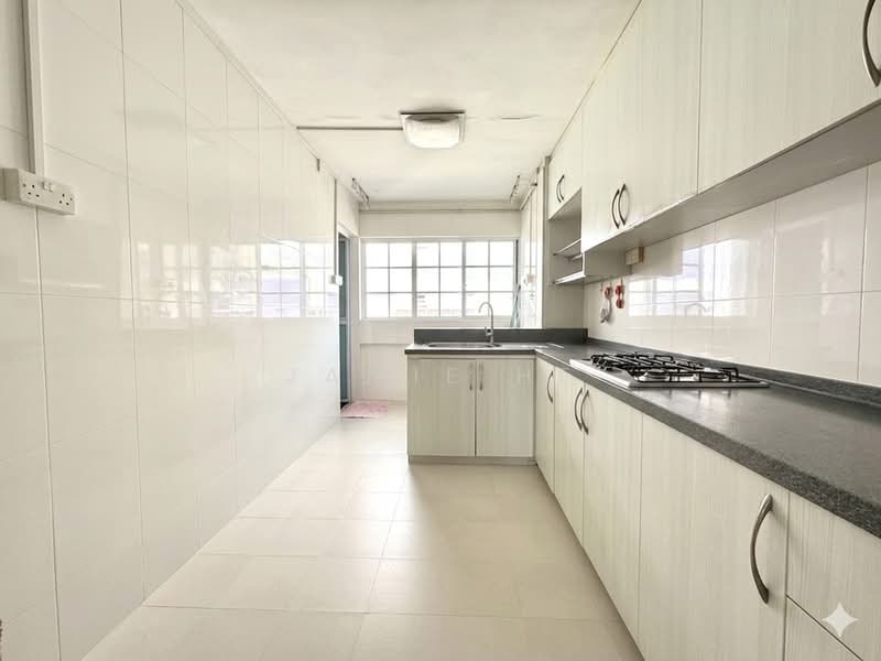 125 Bishan Street 12, 125 Bishan Street 12, 3 Bedrooms, 1,302 sqft, HDB Flat For Sale, by Jamie He, 500172806 - Kitchen - PropertyGuru.com.sg