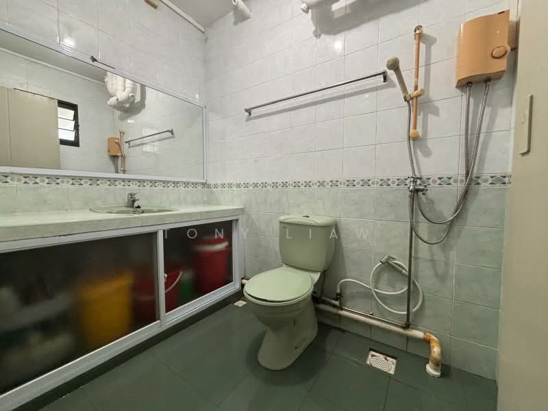 131B Kim Tian Road, , 3 Bedrooms, 968 sqft, HDB Flat For Sale, by Tony Liaw, 500172810 - Bathroom - PropertyGuru.com.sg