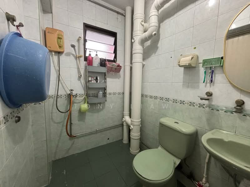 131B Kim Tian Road, , 3 Bedrooms, 968 sqft, HDB Flat For Sale, by Tony Liaw, 500172810 - Bathroom - PropertyGuru.com.sg
