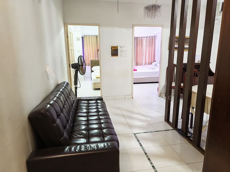 Lucky Plaza, 304 Orchard Road, 4 Bedrooms, 872 sqft, Apartment For Rent, by Pedro Chuang, 500172820 - Living Room - PropertyGuru.com.sg