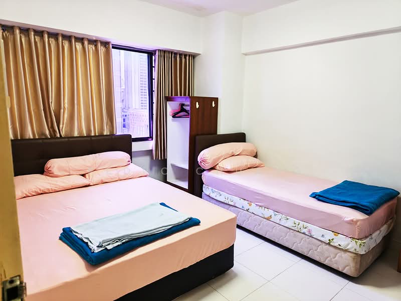 Lucky Plaza, 304 Orchard Road, 4 Bedrooms, 872 sqft, Apartment For Rent, by Pedro Chuang, 500172820 - Bedroom - PropertyGuru.com.sg