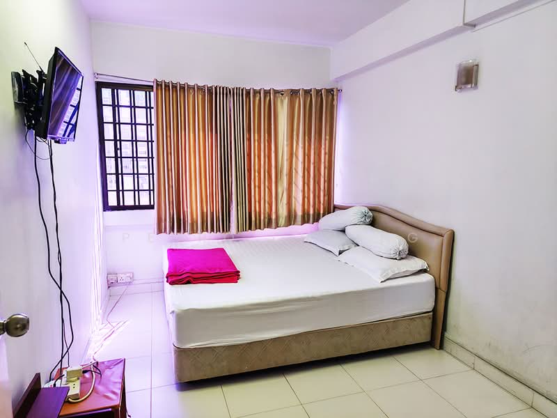 Lucky Plaza, 304 Orchard Road, 4 Bedrooms, 872 sqft, Apartment For Rent, by Pedro Chuang, 500172820 - Bedroom - PropertyGuru.com.sg