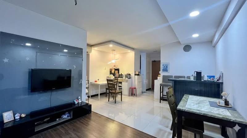 SUPER CHEAP MUST SELL PUNGGOL PLAZA, , 3 Bedrooms, 1,001 sqft, HDB Flat For Sale, by Asley Ho, 500172844 - Living Room - PropertyGuru.com.sg