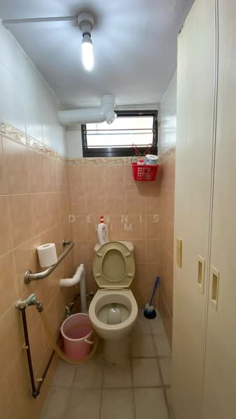 195 Kim Keat Avenue, 195 Kim Keat Avenue, 2 Bedrooms, 710 sqft, HDB Flat For Sale, by Dennis Lim, 500172860 - Bathroom - PropertyGuru.com.sg