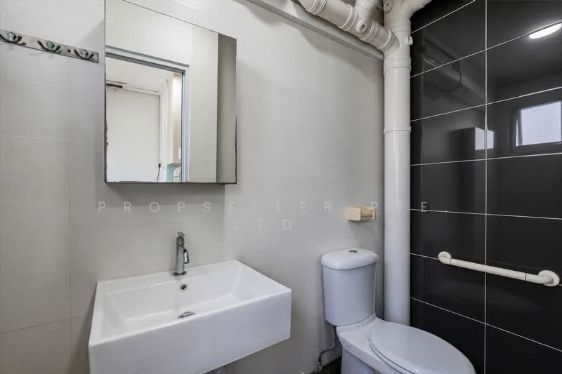 429 Pasir Ris Drive 6, 429 Pasir Ris Drive 6, 3 Bedrooms, 1,119 sqft, HDB Flat For Sale, by JOHN YEO, 500172864 - Bathroom - PropertyGuru.com.sg