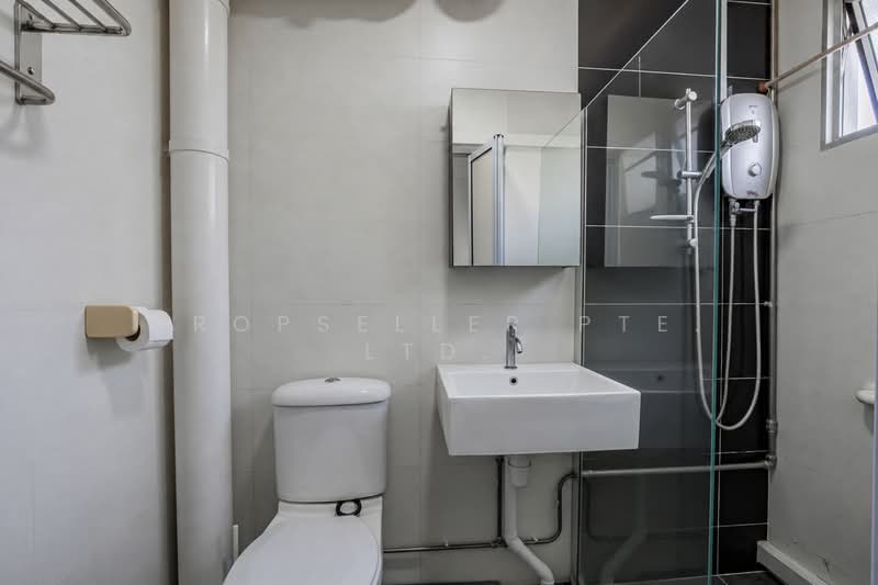 429 Pasir Ris Drive 6, 429 Pasir Ris Drive 6, 3 Bedrooms, 1,119 sqft, HDB Flat For Sale, by JOHN YEO, 500172864 - Bathroom - PropertyGuru.com.sg