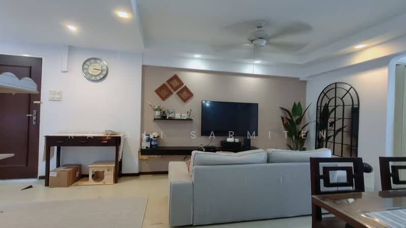 625 Ang Mo Kio Avenue 9, 625 Ang Mo Kio Avenue 9, 3 Bedrooms, 990 sqft, HDB Flat For Sale, by Razali Sarmiten, 500172881 - Living Room - PropertyGuru.com.sg
