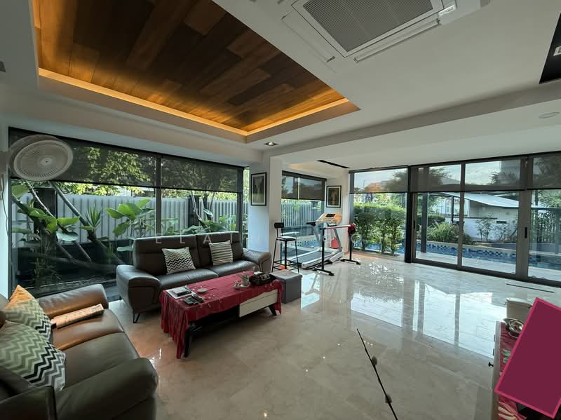 District 14 Freehold Detached Home Near Kembangan MRT, Jalan Senang, 4 Bedrooms, 33,466 sqft, Detached House For Sale, by Elaine Goh, 500172882 - Living Room - PropertyGuru.com.sg