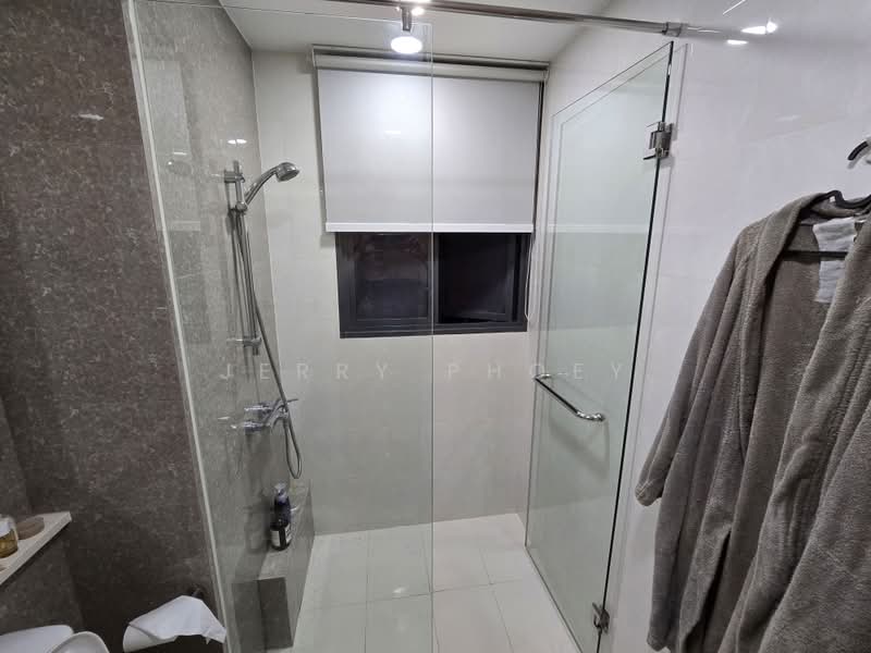 Twin Fountains, 17A Woodlands Avenue 6, 3 Bedrooms, 1,195 sqft, Executive Condominium For Sale, by Jerry Phoey, 500172888 - Master Bathroom (Jack & Jill) - PropertyGuru.com.sg