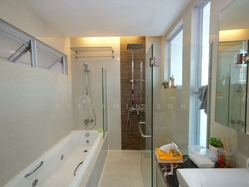 MOVE-IN CONDITION NEAR MRT, Approximately 450m to the MRT Station, 5 Bedrooms, 4,500 sqft, Terraced House For Sale, by Benjamin Soh, 500172891 - Bathroom - PropertyGuru.com.sg