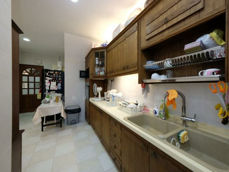 MOVE-IN CONDITION NEAR MRT, Approximately 450m to the MRT Station, 5 Bedrooms, 4,500 sqft, Terraced House For Sale, by Benjamin Soh, 500172891 - Kitchen - PropertyGuru.com.sg