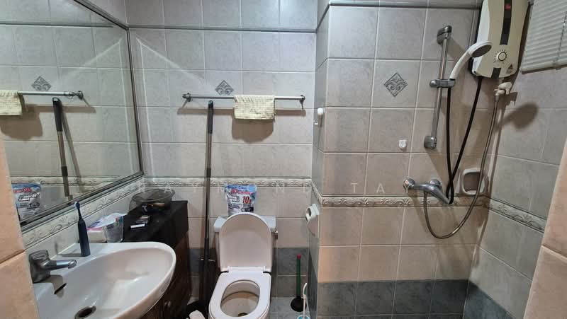 Room near Little India and Bencoolen, , Room Rental, 240 sqft, Terraced House For Rent, by Raymond Tay, 500172907 - Bathroom - PropertyGuru.com.sg