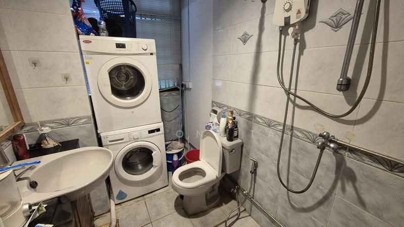 Room near Little India and Bencoolen, , Room Rental, 240 sqft, Terraced House For Rent, by Raymond Tay, 500172907 - Bathroom - PropertyGuru.com.sg