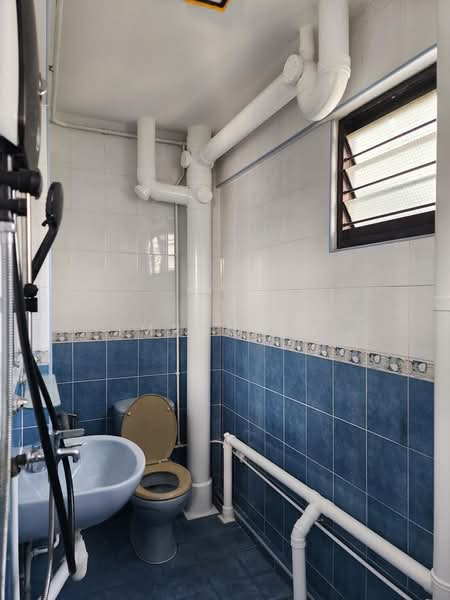 711 Bedok Reservoir Road, 711 Bedok Reservoir Road, 3 Bedrooms, 1,300 sqft, HDB Flat For Rent, by Imran MK, 500172917 - Bathroom - PropertyGuru.com.sg