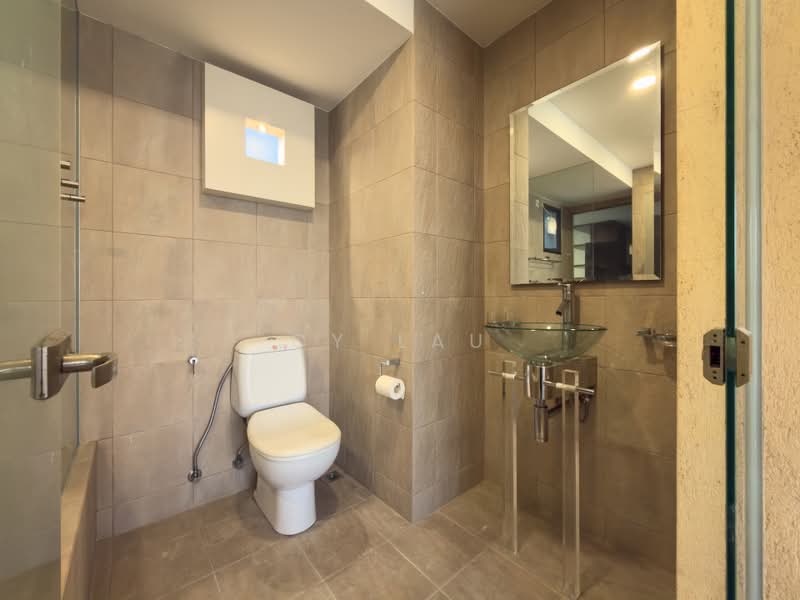 Heritage View, 6 Dover Rise, 3 Bedrooms, 1,507 sqft, Condominium For Sale, by CY Lau, 500172921 - Common Bathroom - PropertyGuru.com.sg