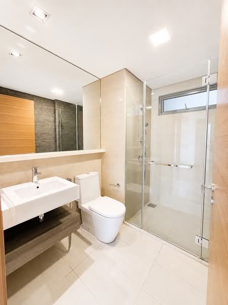 Woodhaven, 71 Woodgrove Avenue, 3 Bedrooms, 1,173 sqft, Condominium For Sale, by Adeline Qiu, 500172924 - Bathroom - PropertyGuru.com.sg