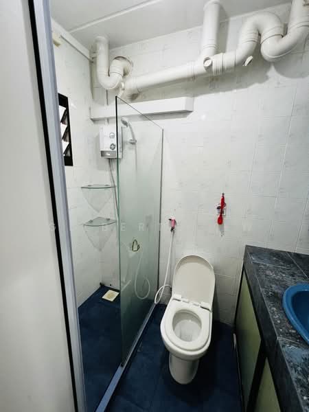 121B Rivervale Drive, 121B Rivervale Drive, 3 Bedrooms, 980 sqft, HDB Flat For Rent, by Gilbert Tiew, 500172930 - Bathroom - PropertyGuru.com.sg
